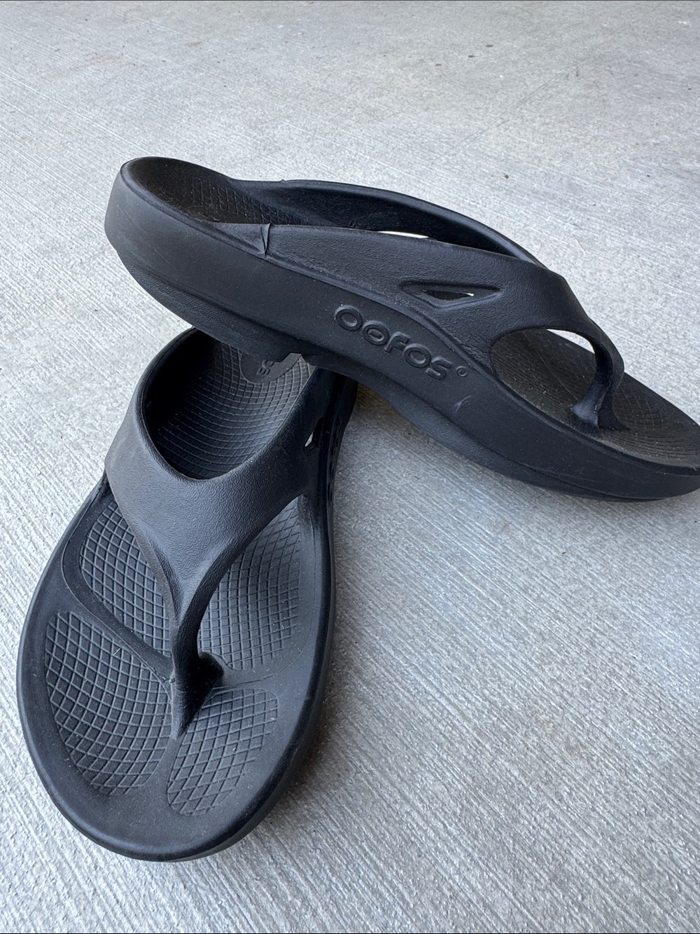 Oofos flip flops